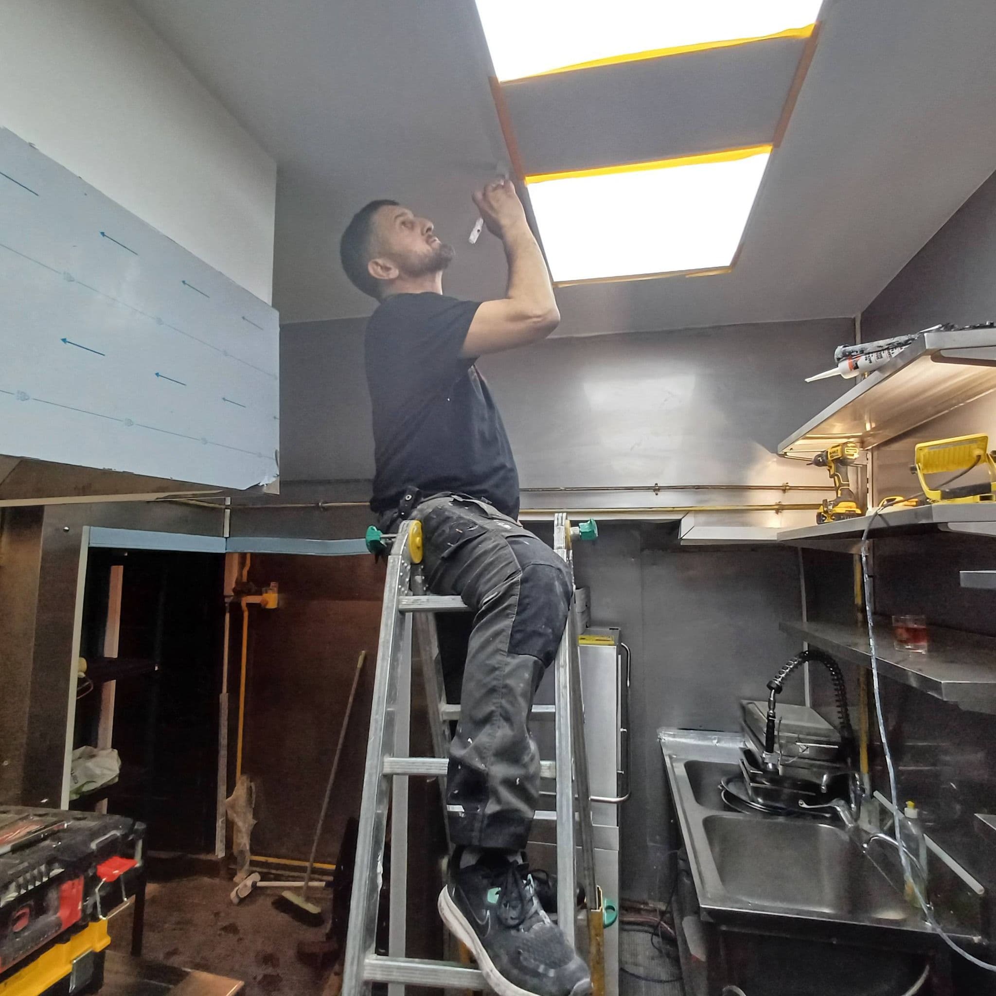 Rénovation après sinistre – Cuisine professionnelle